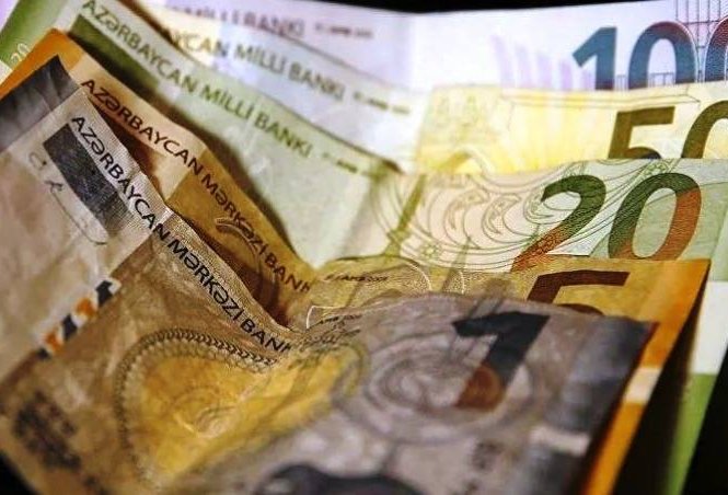 Azərbaycanda orta maaş 90 qəpik artıb