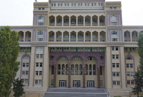 Azərbaycan Tibb Universitetinin əməkdaşlarının maaşı artırıldı